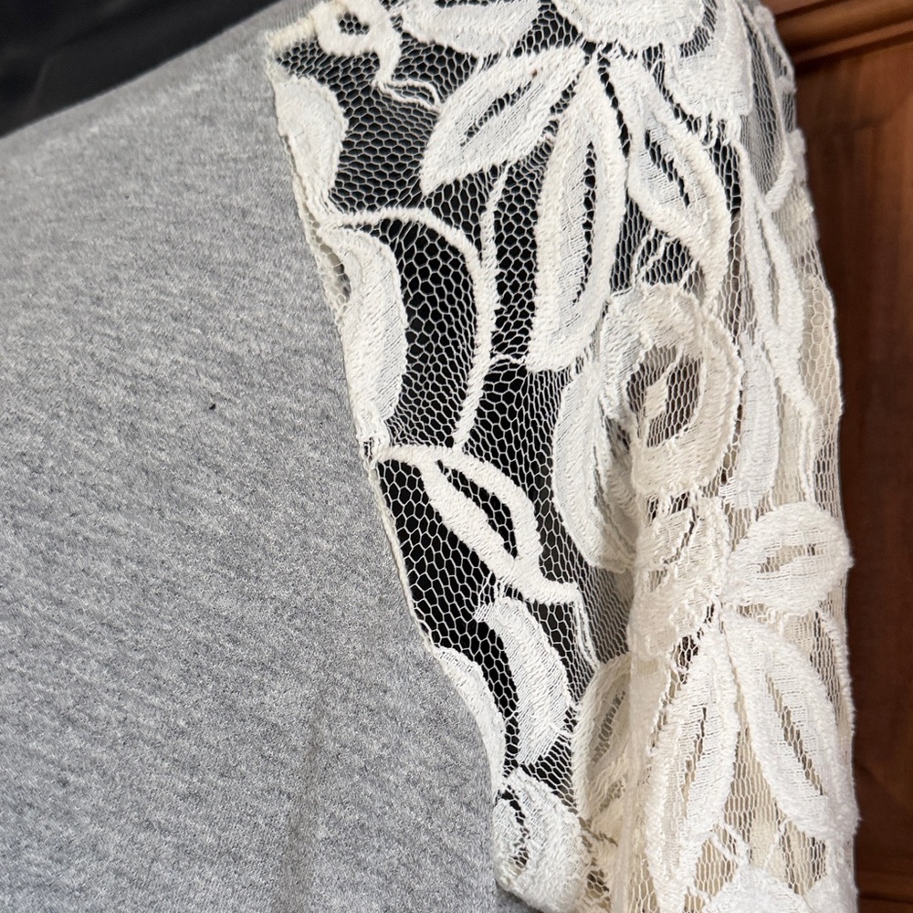 Heather Gray Top with Lace Sleeves Women’s Size M - Picture 7 of 11